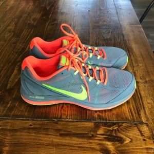 Nike, Women’s Dual Fusion, neon